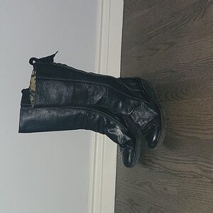 FLY LONDON Yust Black Leather